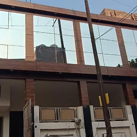 Geeta Palace Ξενοδοχείο Vrindāvan Εξωτερικό φωτογραφία
